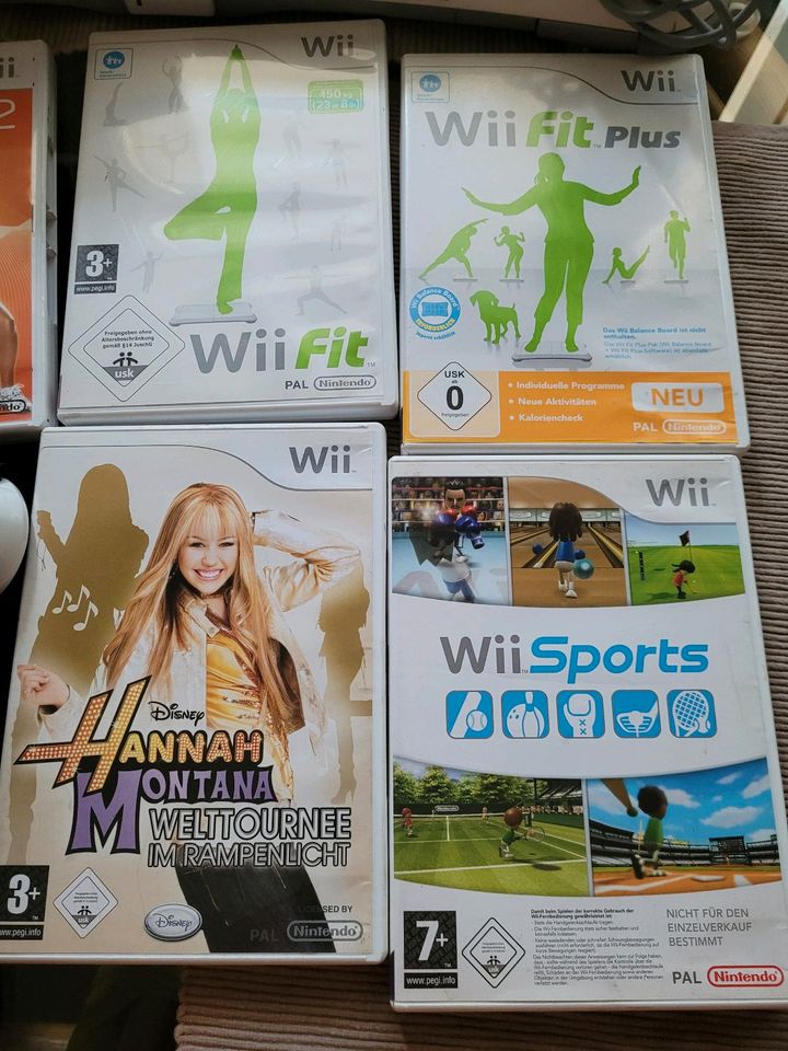 Nintendo WII plus Zubehör in Berlin