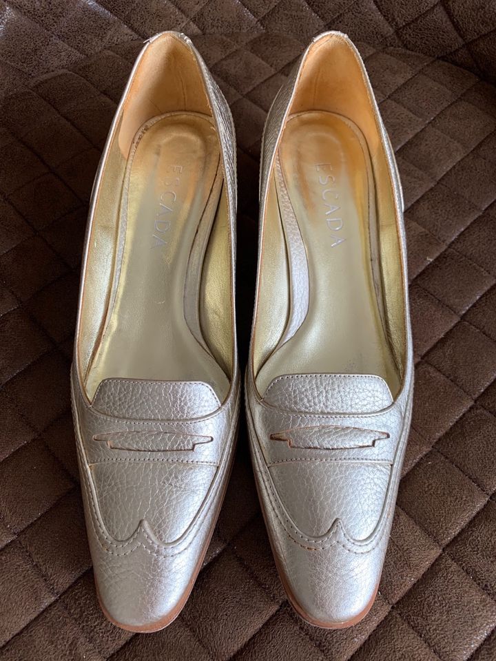 Escada Slipper Budapester Gold Leder 37 1/2 in Hamburg