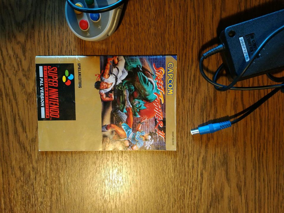 Super Nintendo inklusive street Fighter 2 mit booklet in Oldenburg