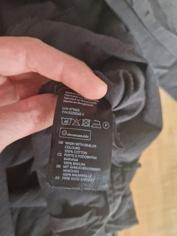 H&M dunkelgraues/schwarzes Hemd Regular S 100% Baumwolle in Stuttgart