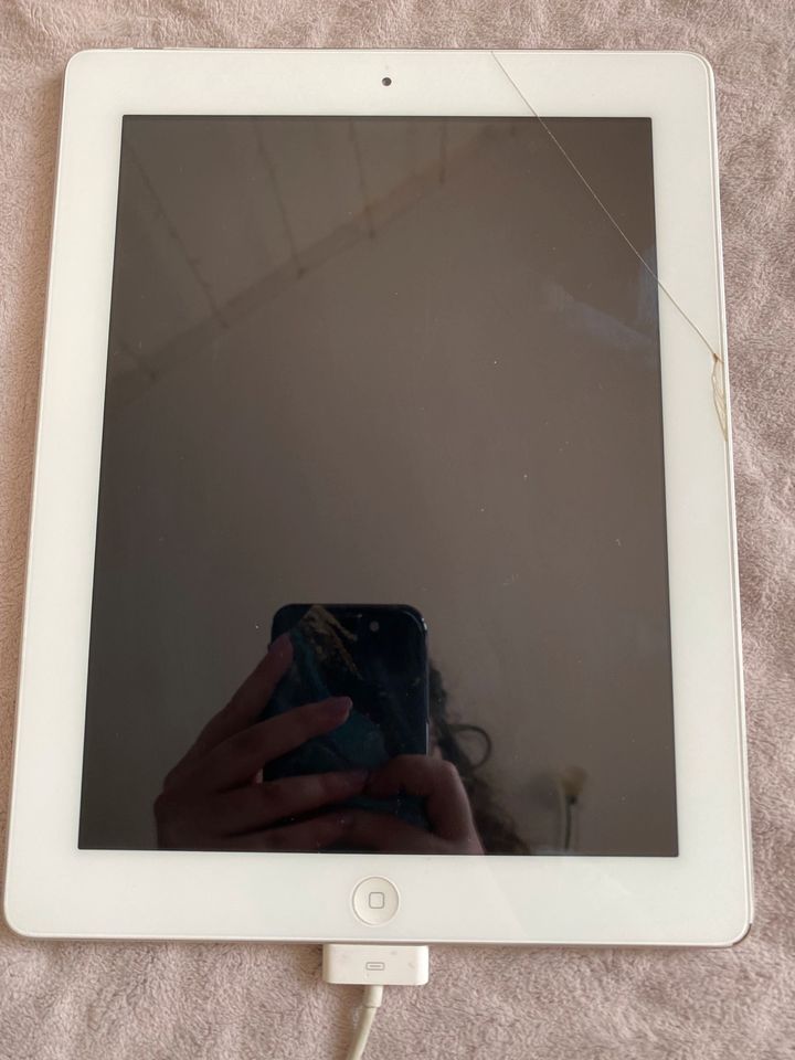 Apple Ipad 2-32gb Cellular mit original ladekabel & Ladestation in Magdeburg