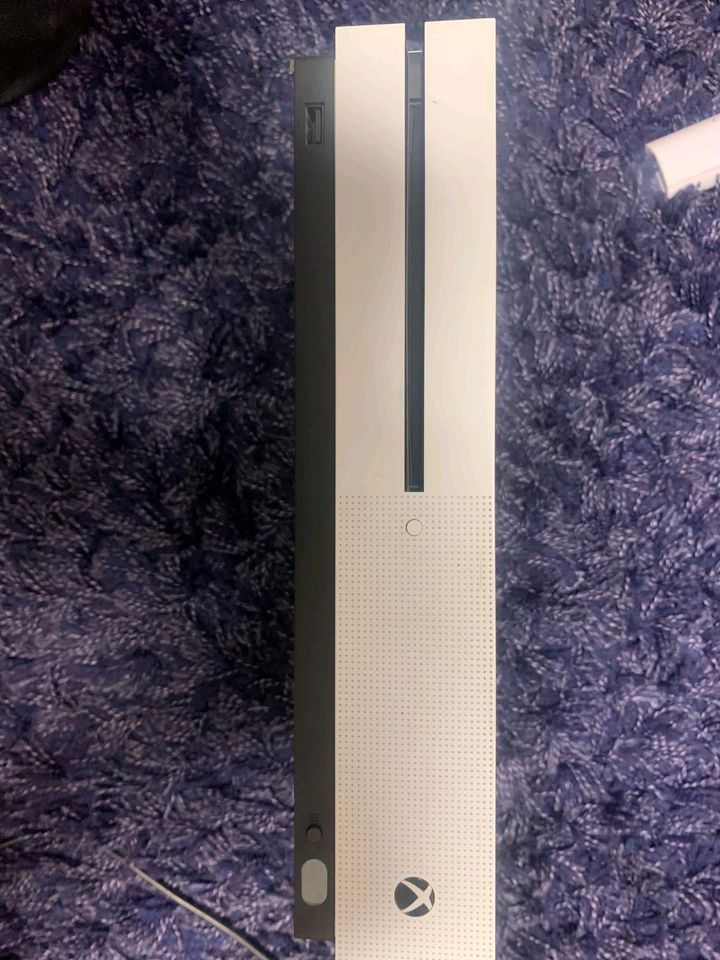 Xbox One S 500GB Weiß Spielekonsole +3 Spiele ohne Controller in Offingen