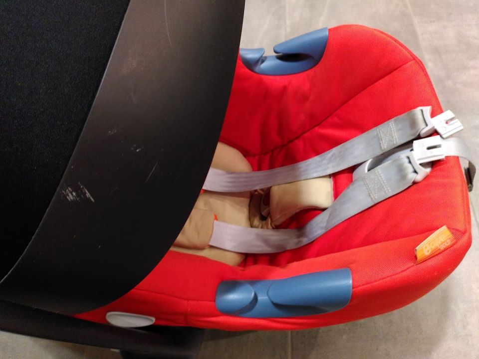 Maxi Cosi Alternative / Cybex Babyschale Atom I-Size in orange in Senden