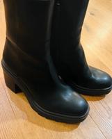 NEU wunderschöne Zara Boots Gr. 41 schwarz Nordrhein-Westfalen - Niederzier Vorschau