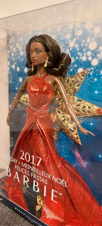 Barbie Sammlerstück Holiday Merveilleux Noel felices fiestas in Mainaschaff