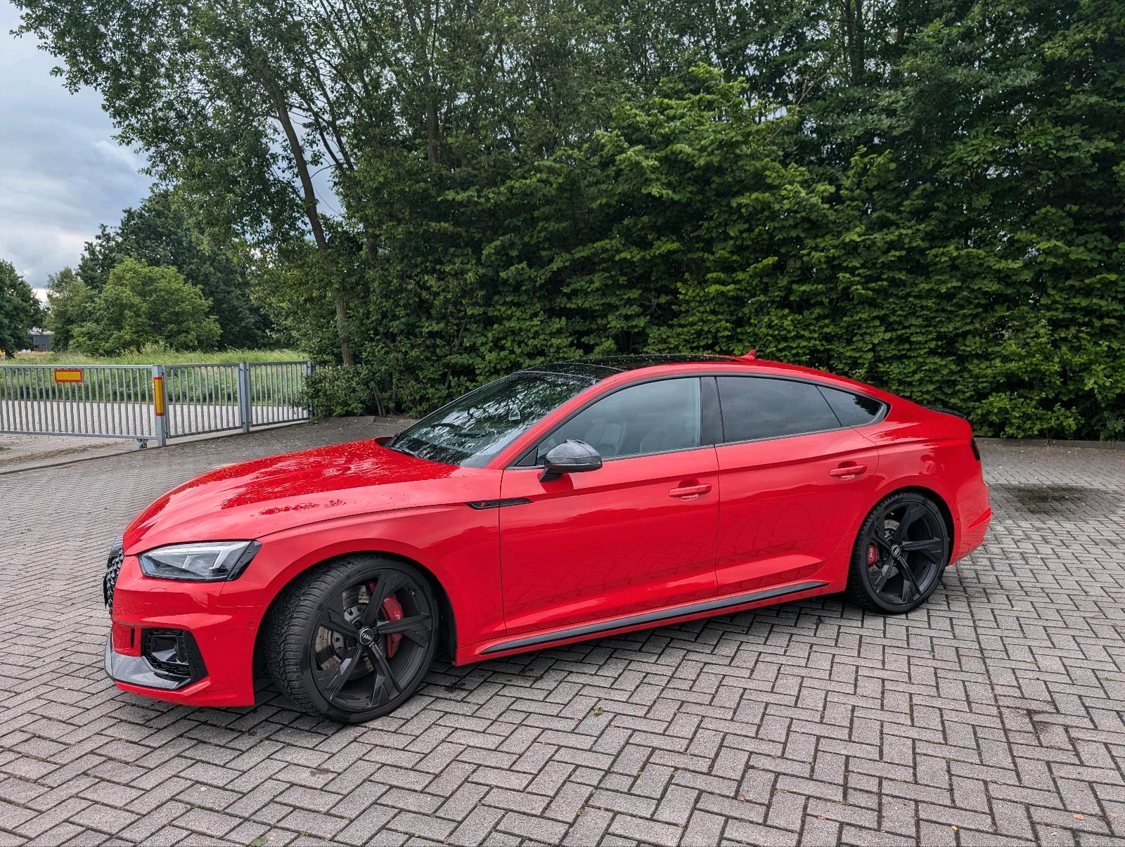 Abbildung des Autos Audi RS5 - Misano rot