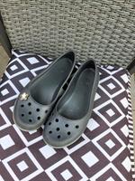 Crocs Ballerina Gr. W7 schwarz grau Rheinland-Pfalz - Neuwied Vorschau