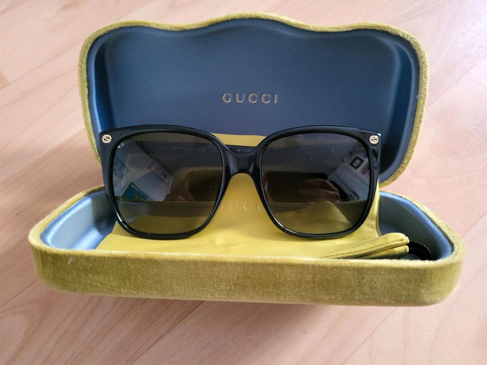 Gucci Sonnenbrille schwarz in Dreieich
