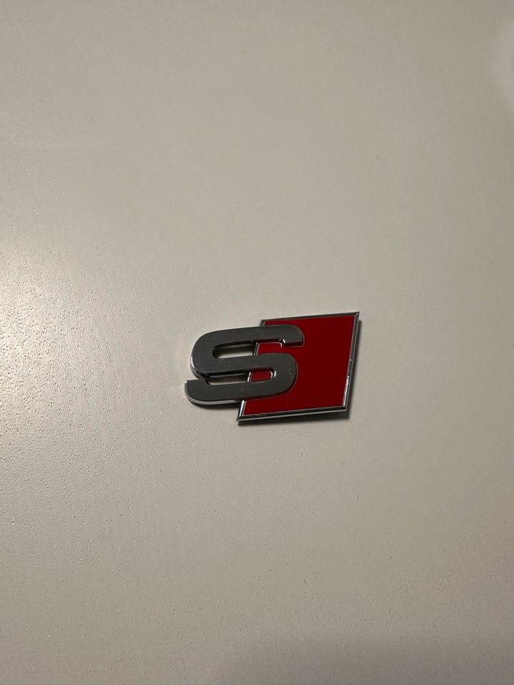 Audi S-Line Emblem in Rheinland-Pfalz - Sankt Goarshausen, Ersatz- &  Reparaturteile