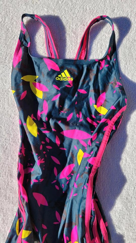 ADIDAS Sportbadeanzug superglatt Girlie Badeanzug Gr. 36 / M in Isen