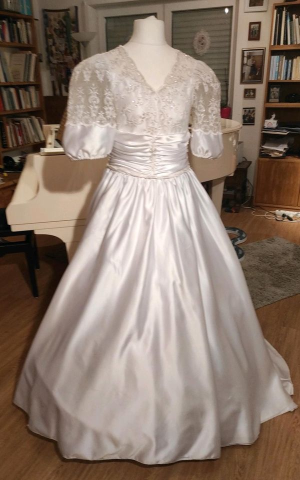 Hochzeitskleid Brautkleid Gr 36. Reifrock, klassisch elegant in Trossingen