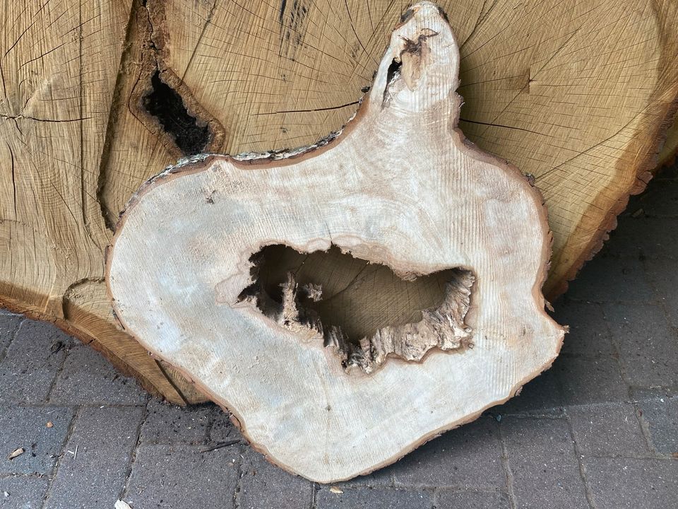 Holzscheiben epoxy Tische, Holzplatten, Beistelltisch, Spiegel in Kayhude