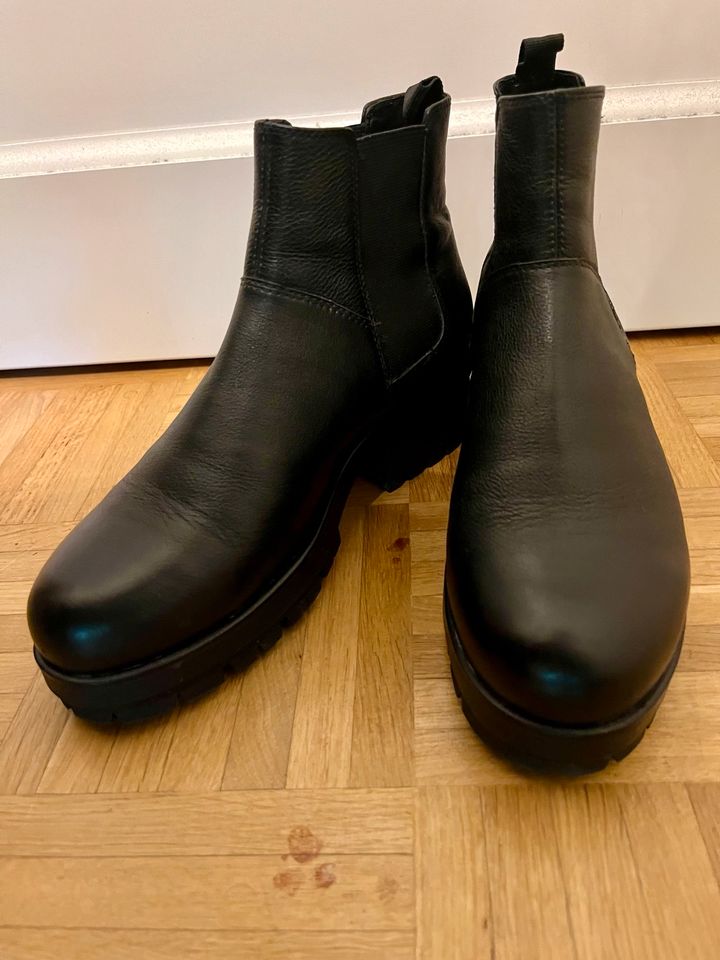 Verschenke Chelsea Boots | Marke Vagabond Größe 41 | schwarz in Dresden