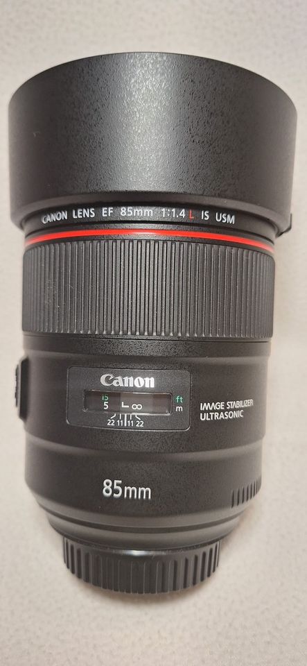 CANON EF 85mm1:1.4  L IS USM in Hamburg