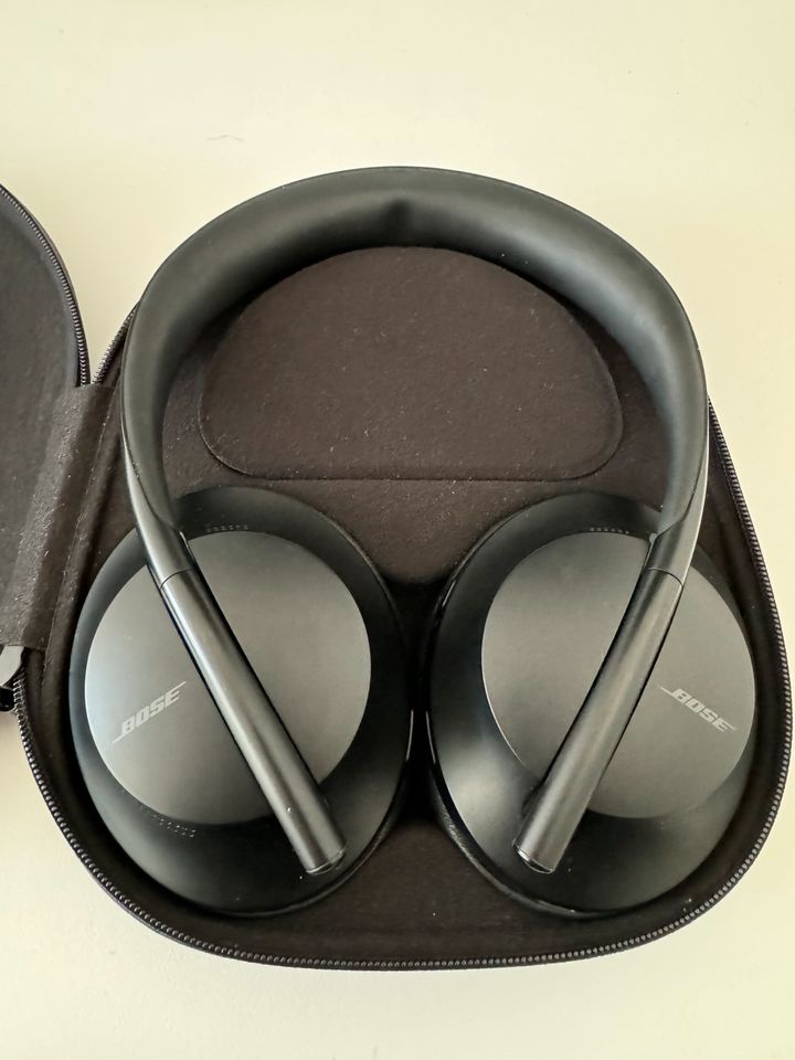 Bose Noise Cancelling 700 in München