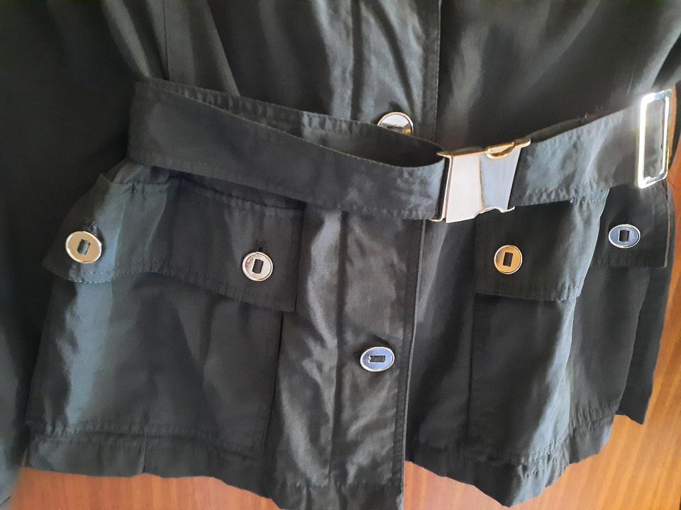 Schwarze Sommerjacke / dünne Jacke Gr. XL / 42 wasserabweisend in Preetz