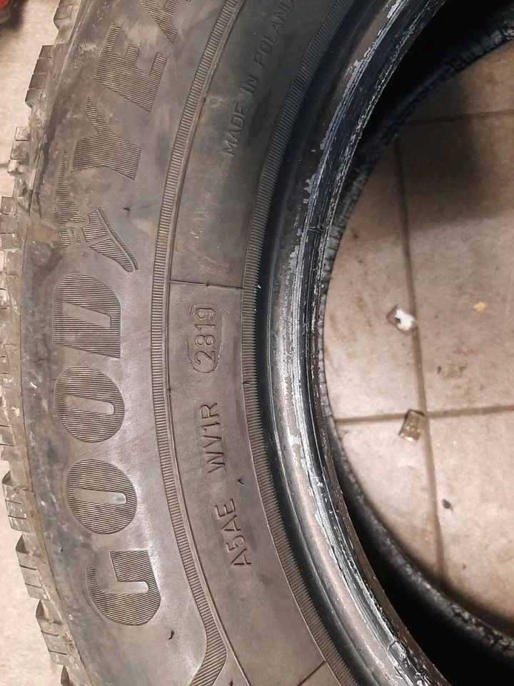 Goodyear 2 x Winterreifen 195/65 R15 in Sigmaringen