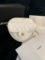 Chanel Tasche Herz Heart Medium weiß NEU Fullset, verklebt Frankfurt am Main - Innenstadt Vorschau