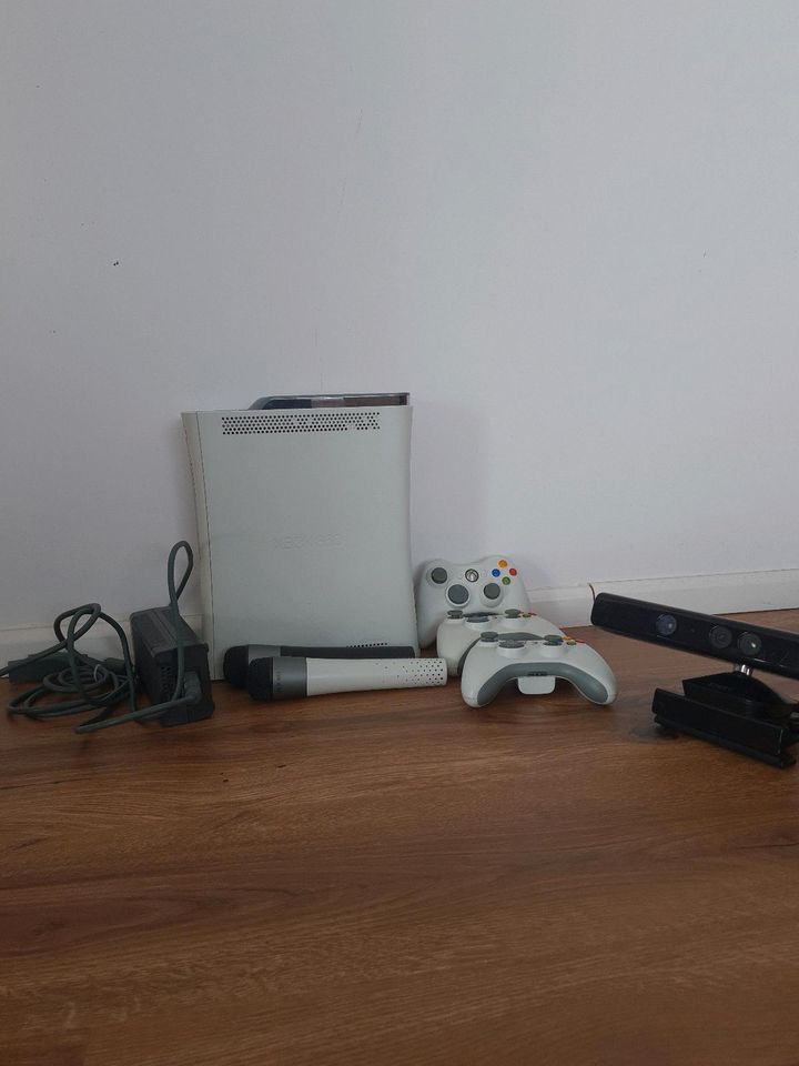 Xbox 360 mit Spielen + kann gebrannte Spiele spielen in Paderborn