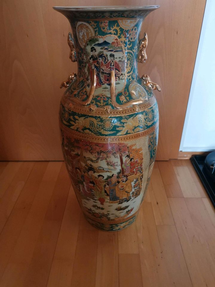 Vase Bodenvase chinesische Vase Vase mit Bemalung in Burg Stargard