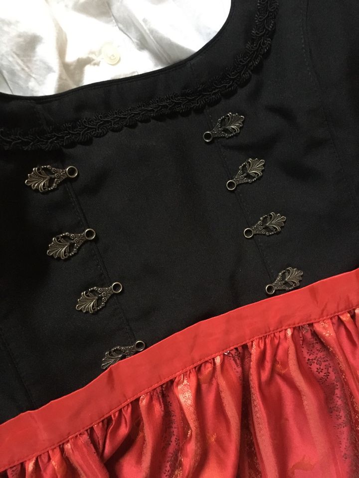 Schönes langes Dirndl mit Bluse von Distler in Castrop-Rauxel