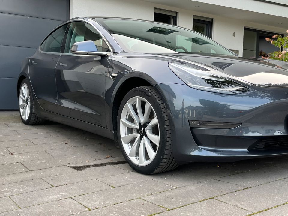 Tesla Model3 Long Range AWD in Menden