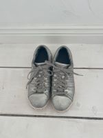 K Swiss sneaker schuhe Silber 35 Hessen - Bad Soden am Taunus Vorschau