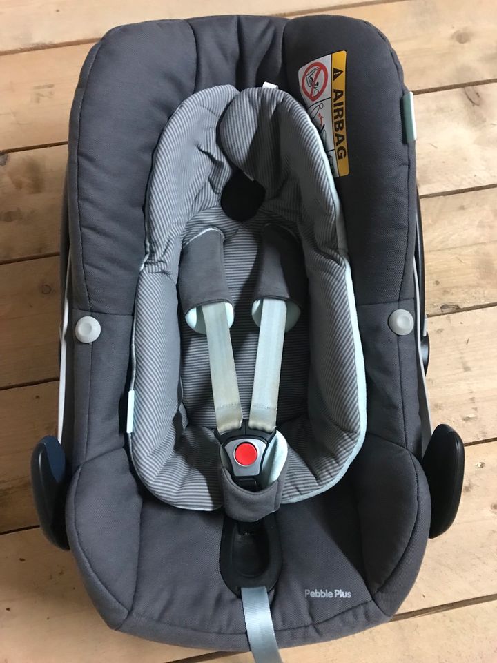 Maxi Cosi Pepple plus mit Isofix Station in Neuenhaus