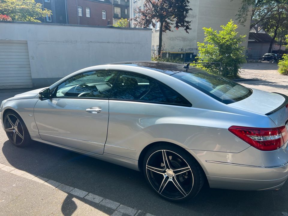 Mercedes Benz e220d coupe Bj2010 in Duisburg