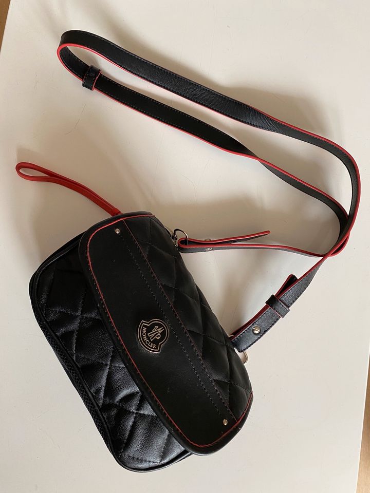 Klassiker Moncler Handtasche neu ungetragen schwarz in München