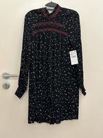 Zara Jumpsuit Overall Gr.XS schwarz mit weißen Sternen Neu Hessen - Mörfelden-Walldorf Vorschau