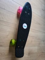 Kinder Skateboard mit Neon Leuchtrollen Hessen - Wabern Vorschau