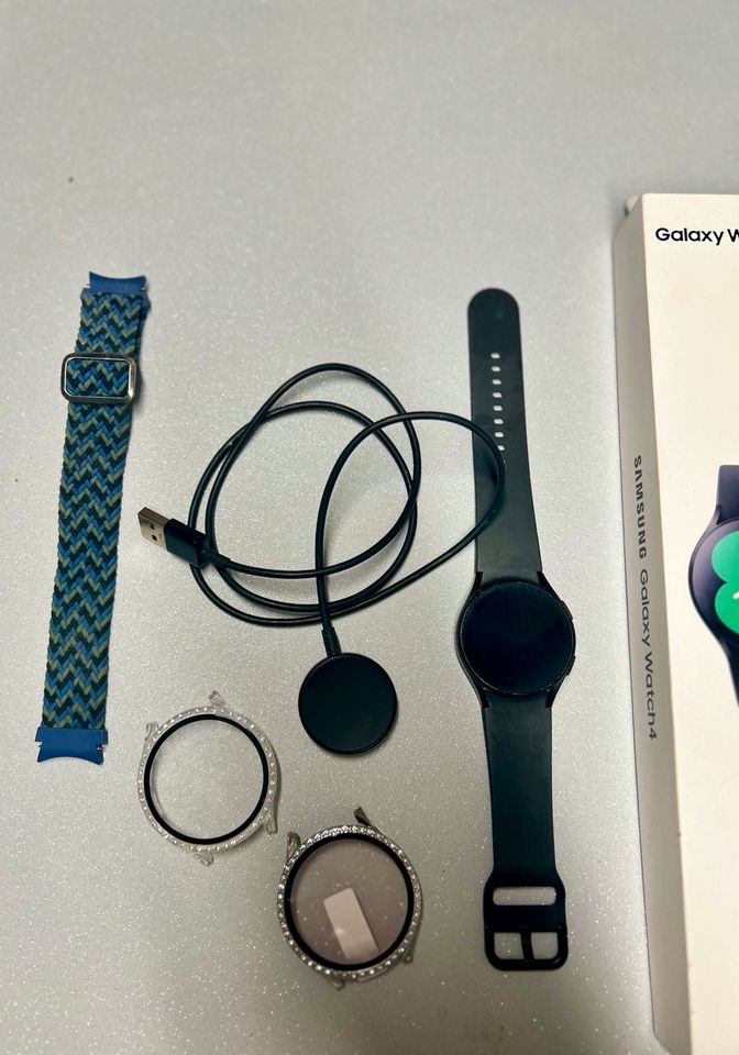 Samsung Galaxy Watch 4 smartwatch Wear OS OVP fitnesstracker in Karlsruhe