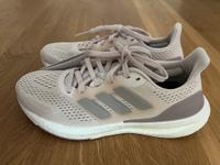 NEU: adidas PUREBOOST 23 W Laufschuh Running Sneaker lila 38 Düsseldorf - Oberkassel Vorschau