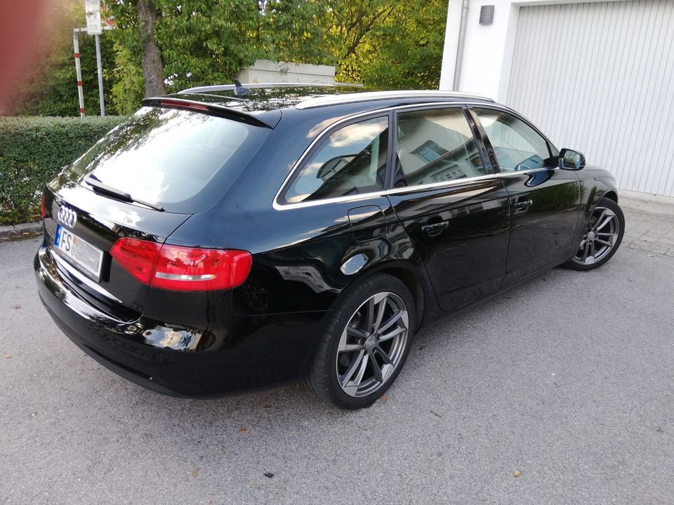 Audi A4 2.0 TDI  Attraction Avant in Eching (Kr Freising)