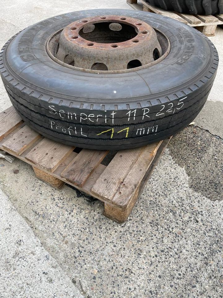 LKW Reifen SEMPERIT EURO-STEEL in Boxberg / Oberlausitz