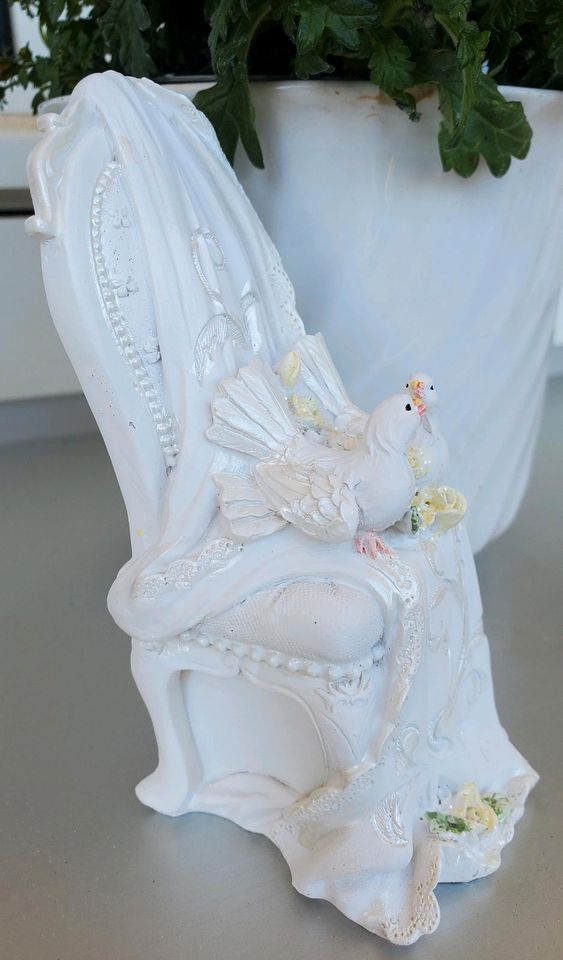 Tischdekoration Hochzeit Brautstuhl mit Taubenpaar 12cm Neu in Beeskow