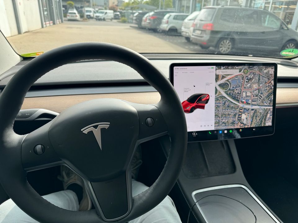 Tesla Model 3 Langstreckenbatterie Allrad Dual Motor Performance in Bonn