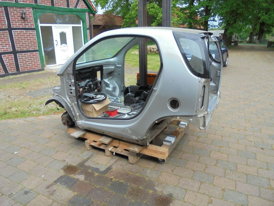 Smart ForTwo MC01 450 Rohkarosserie, Panoramadach, Frontscheibe in Uchte