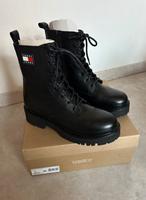 Tommy Hilfiger neu Stiefeletten Boots Urban 40 Leder schwarz Hessen - Herborn Vorschau