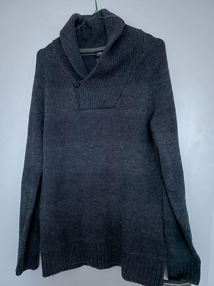 Grauer Pullover von H&M (Größe: M) in Bargteheide