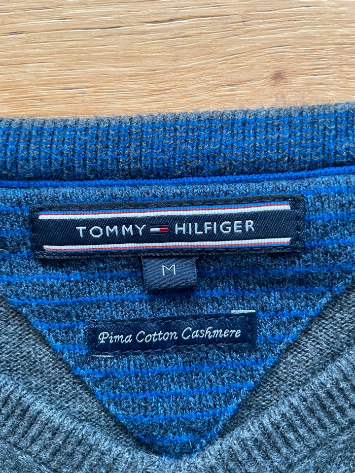 Tommy Hilfiger Pullover Gr. M grau in Höllriegelskreuth