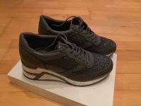 Sneaker Damen Schuh grau-weiß Größe 40 neu ohne Etikett Nordrhein-Westfalen - Siegen Vorschau