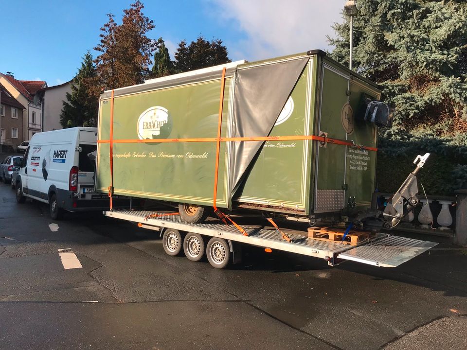 Transporte von Traktoren Baumaschinen Fahrzeuge in Triptis