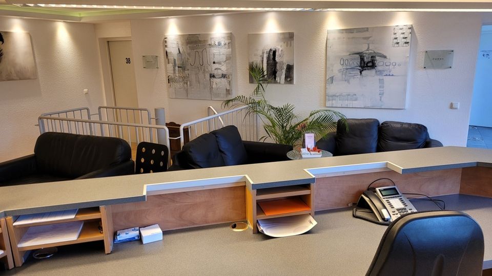 Barrierefreie Büroflächen mit elegantem Empfangsbereich in Duisburg