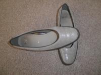 bequemer Slipper von Ara – hellgrau/silber Gr. 5 1/2 bzw. 38,5 Bayern - Wolnzach Vorschau