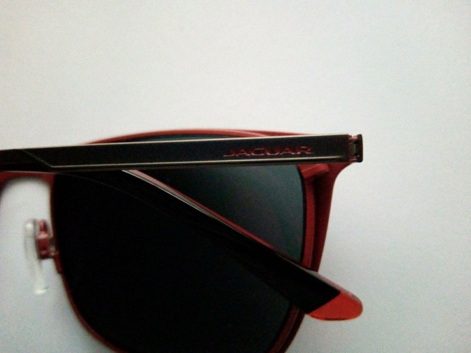 Herren Jaguar Sonnenbrille, Anthrazit/Rot mit Etui in Saarbrücken