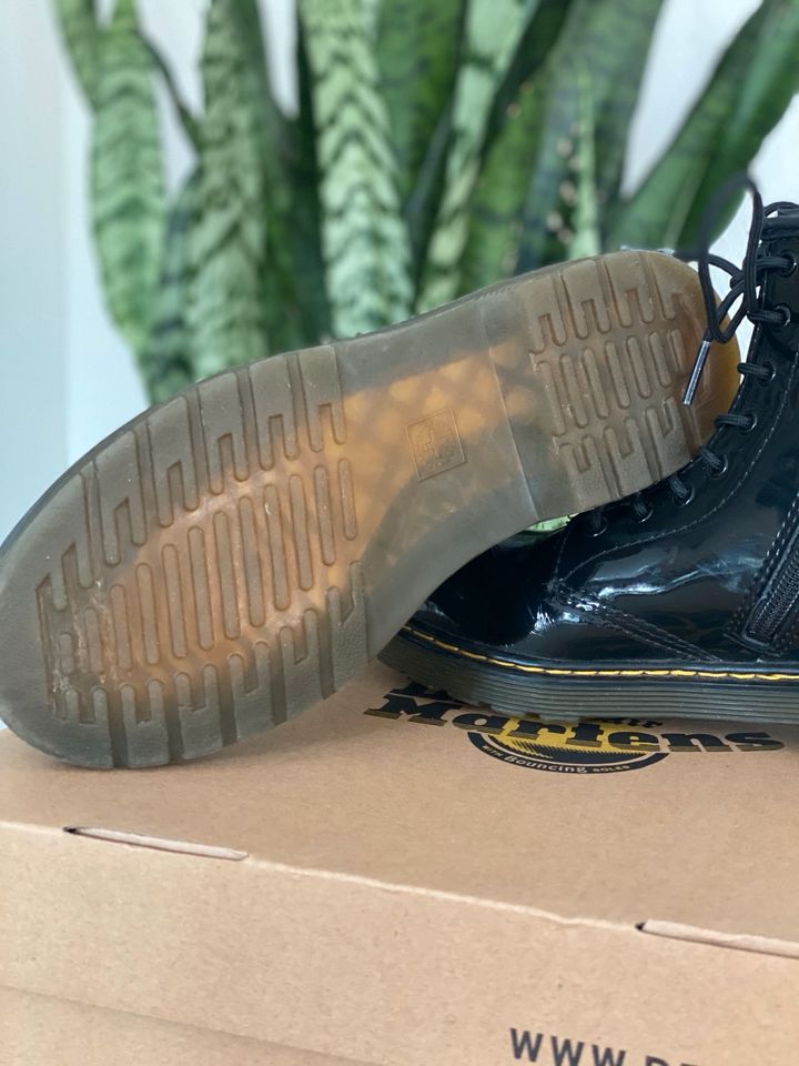 Dr. Martens Delany Lackschuh Gr. 36 -NEUw- in Erding