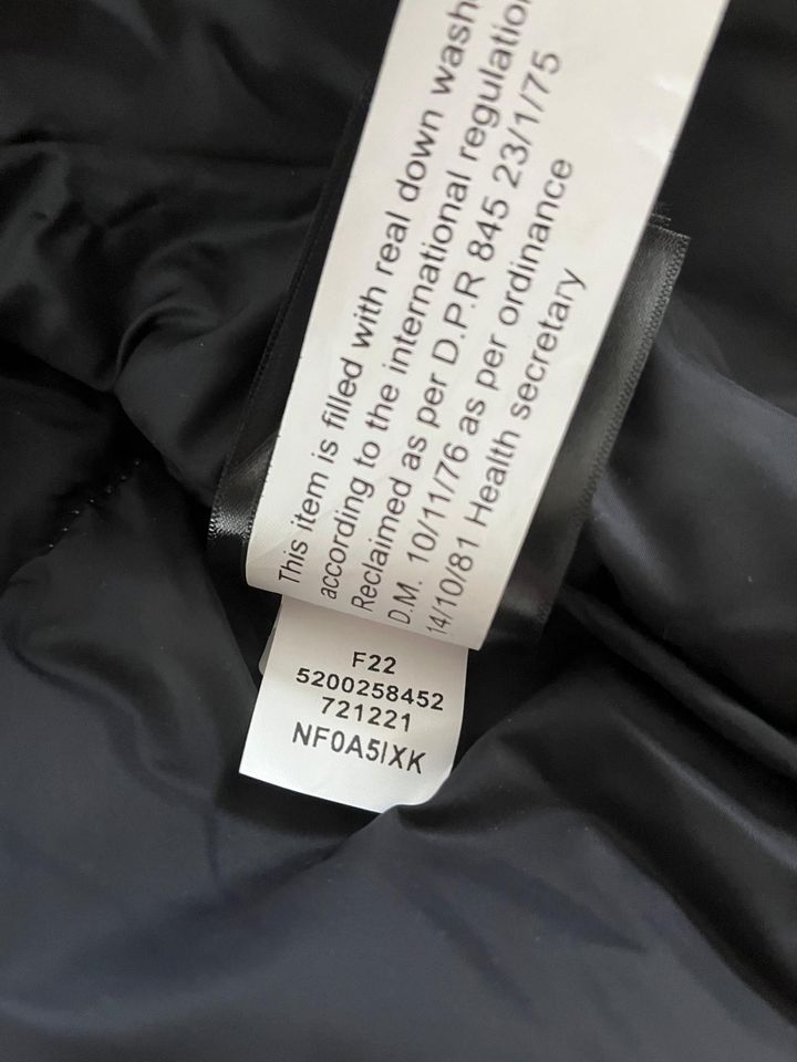 The North Face Winterjacke Print Nuptse Jacket Damen Gr. L Neu in Frickenhausen