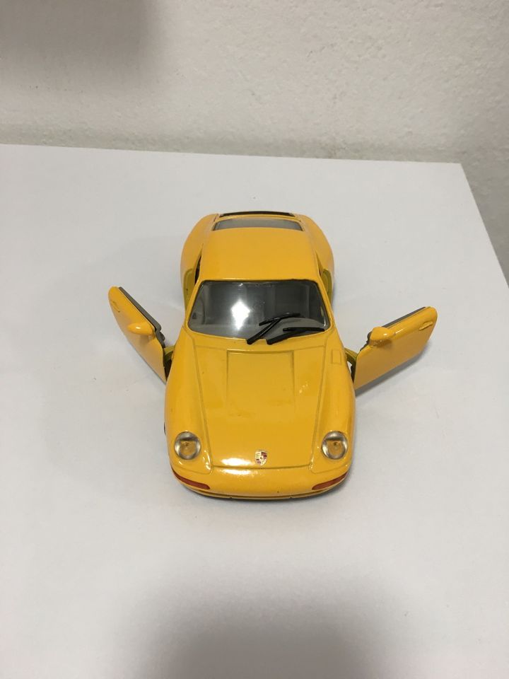 Spielzeug. Auto. Porsche. 911. CARRERA in Neumünster